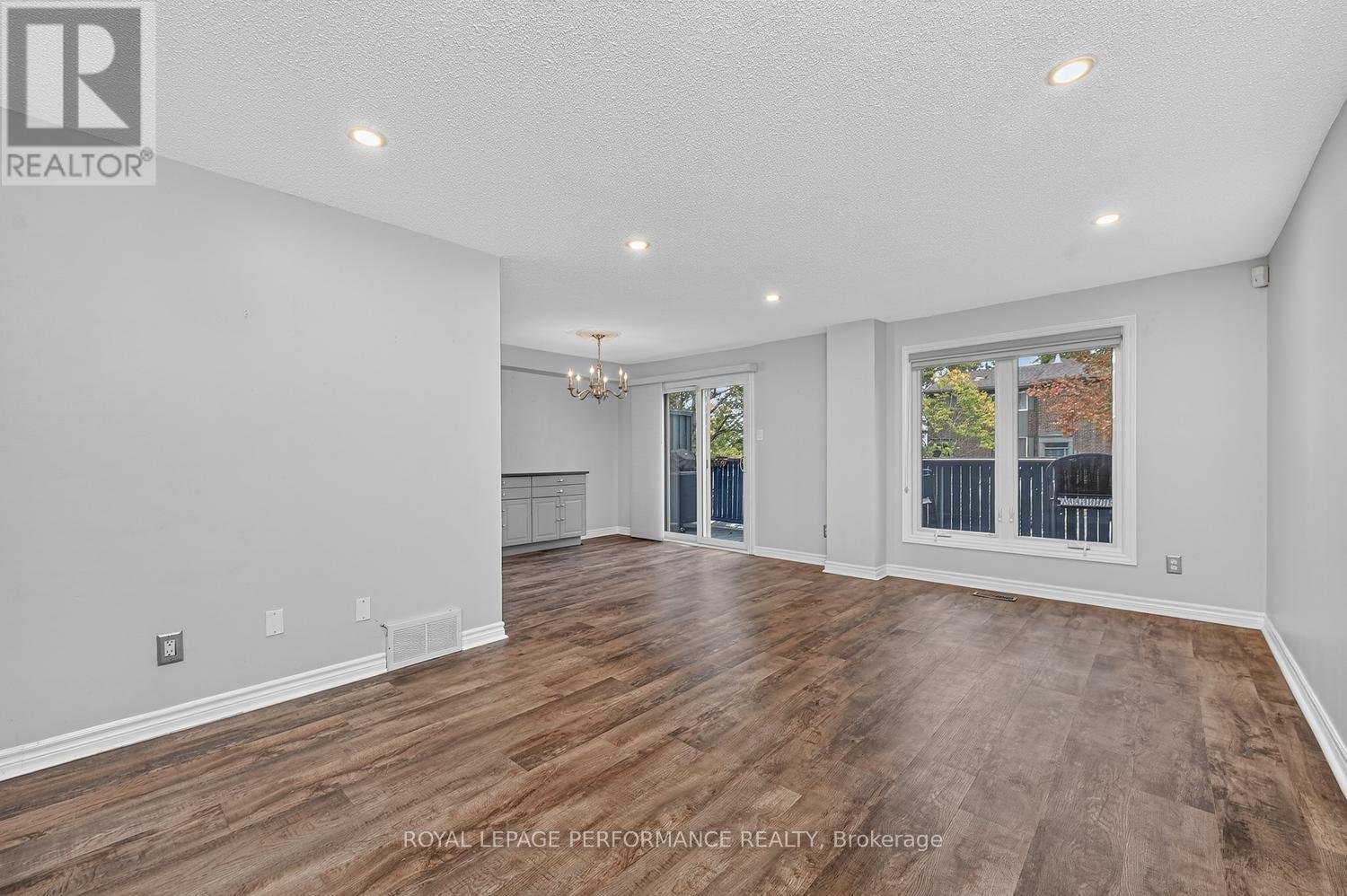 30 VIEWPOINTE PRIVATE - 7