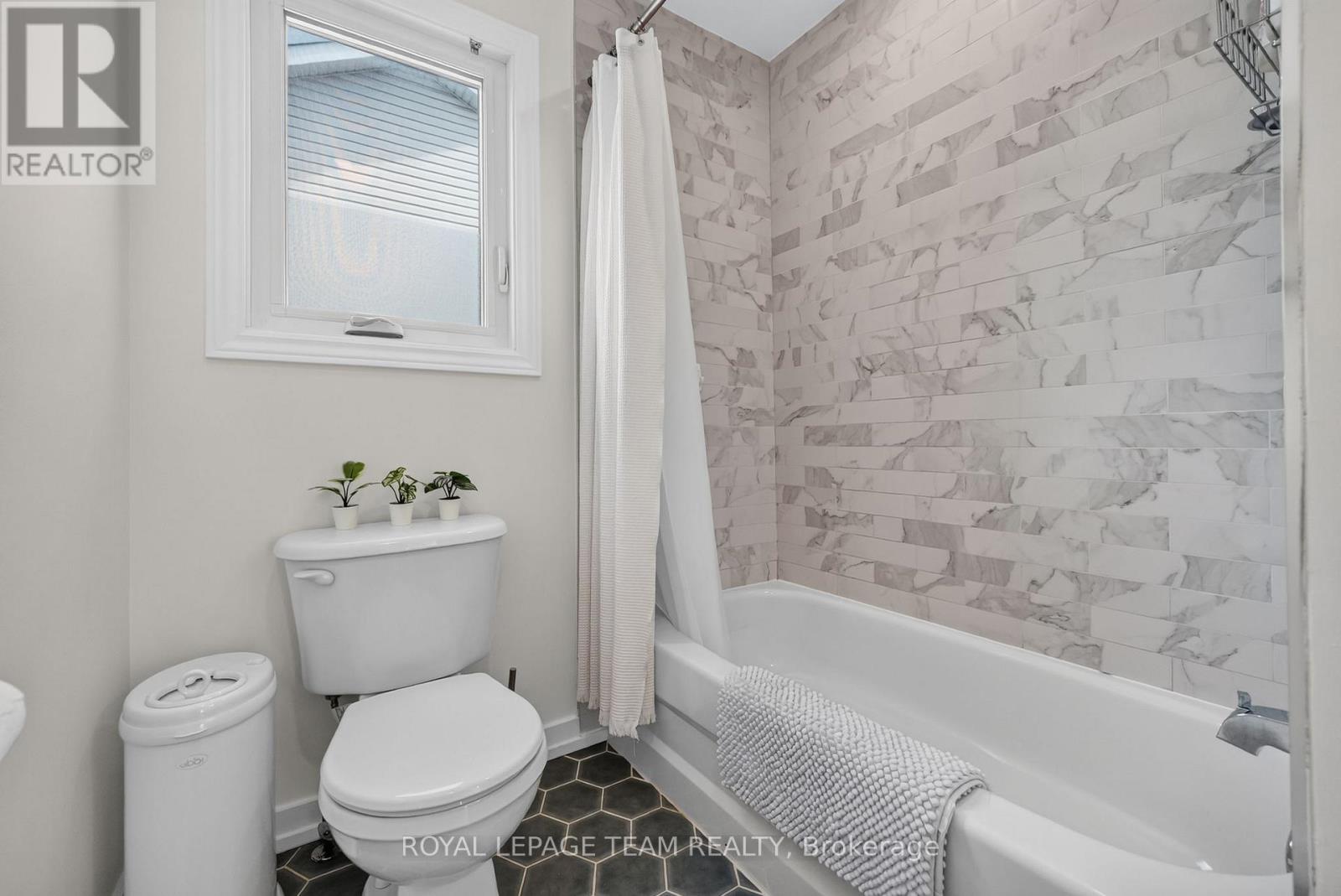 8 ORISKA WAY - Image 34