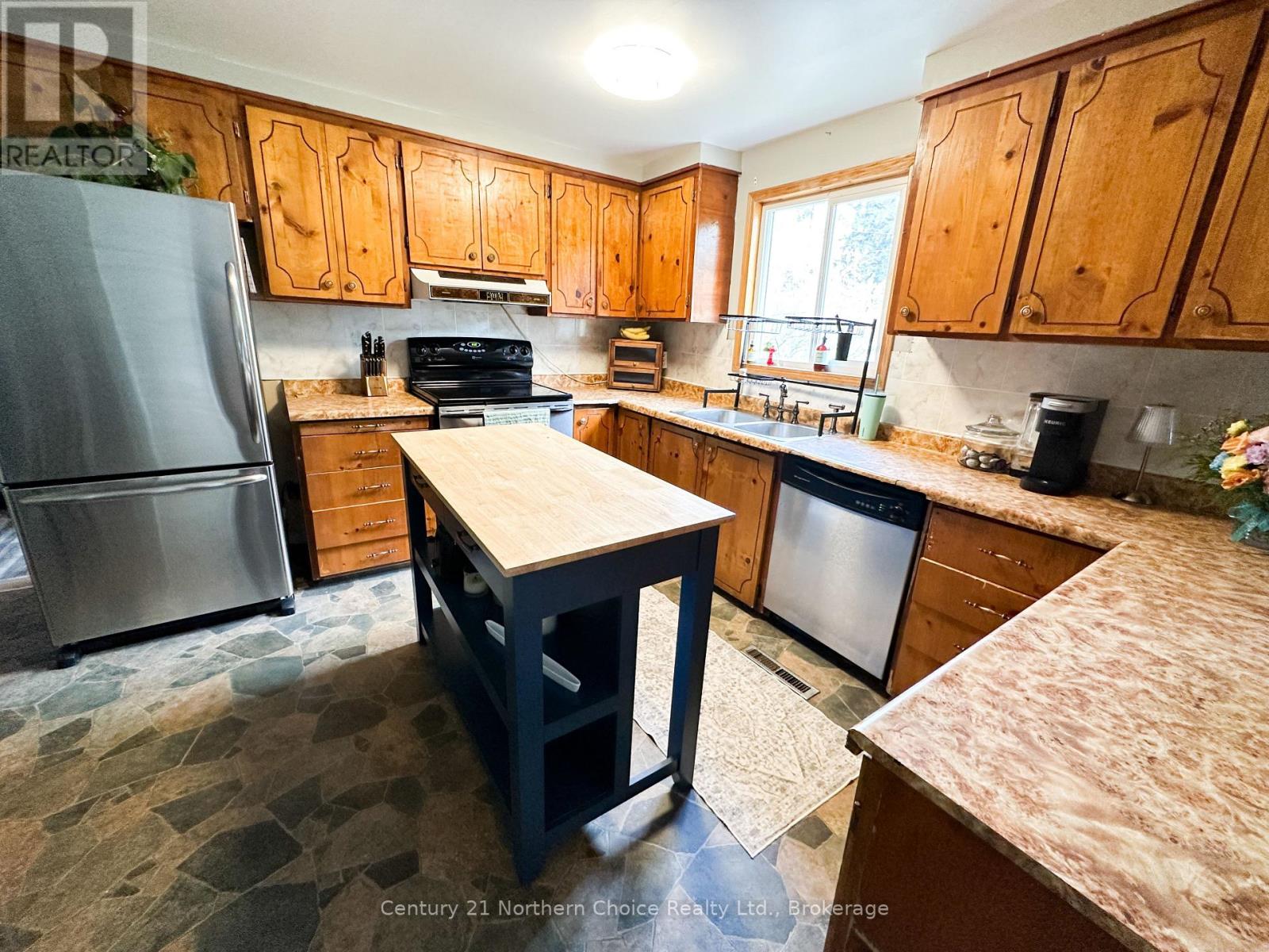 64 NYMARK DRIVE - Image 3