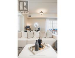 Kitchen - 310 - 1379 Costigan Road, Milton, ON L9T2K6 Photo 6
