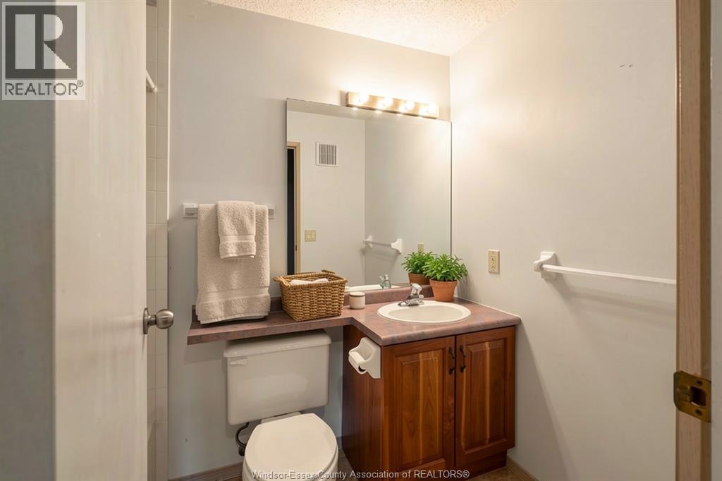 #214 40 Adams LANE - Image 18