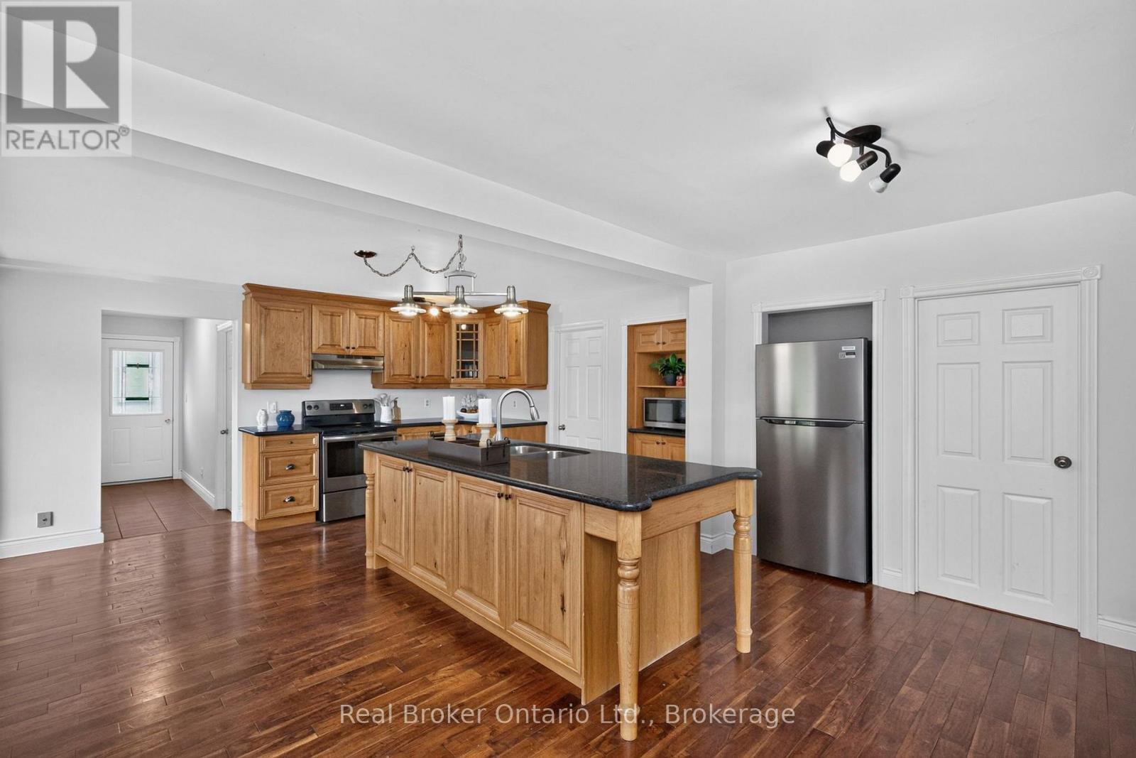 320 LAFONTAINE ROAD W - Image 9