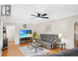 Living room - 668 Pike Bay Road, Northern Bruce Peninsula, ON N0H2T0 Photo 9