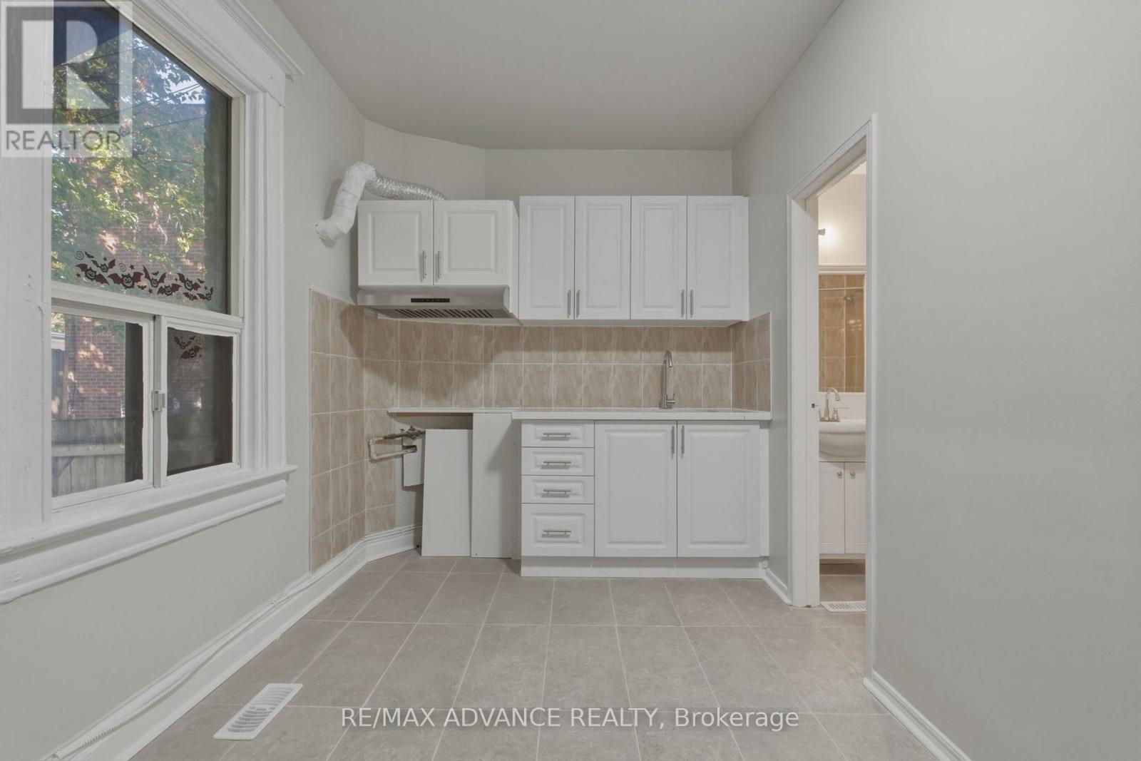 82A Augusta Avenue, Toronto, ON photo 18