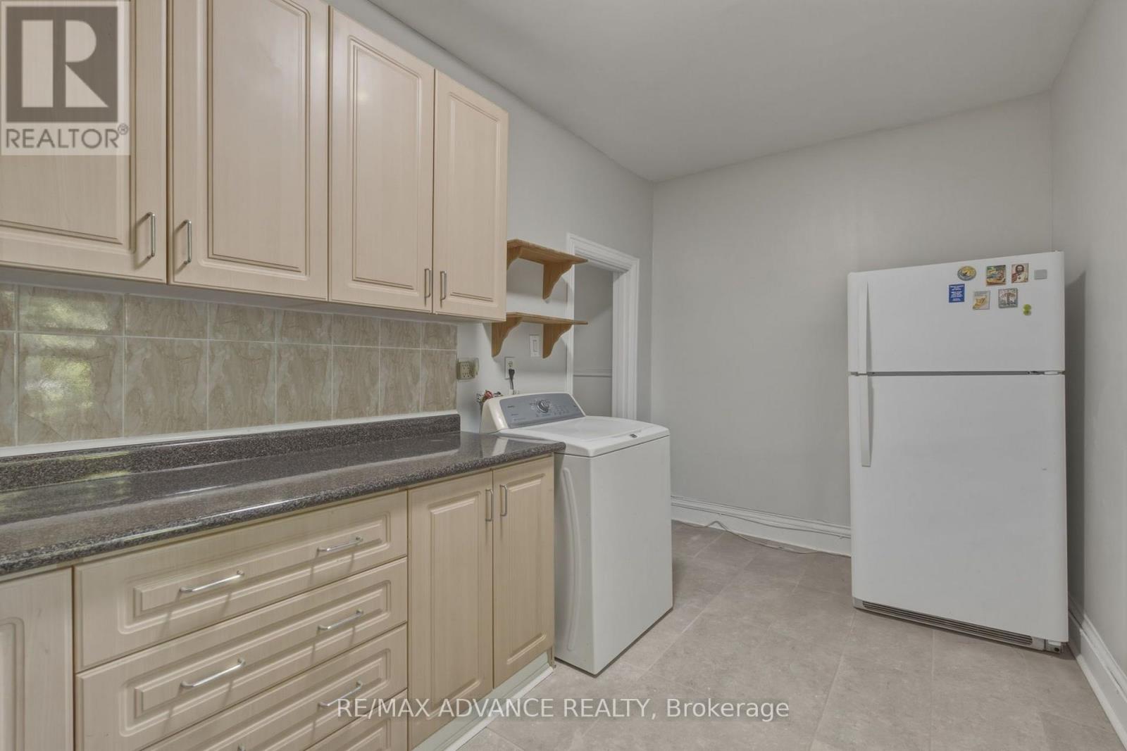 82A Augusta Avenue, Toronto, ON photo 28