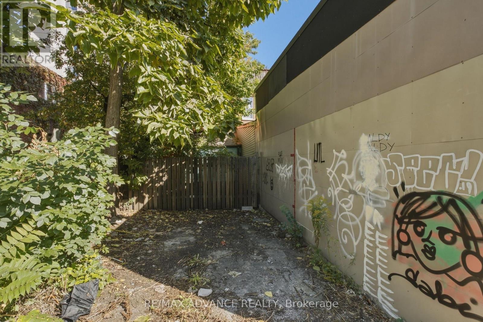 82A Augusta Avenue, Toronto, ON photo 42