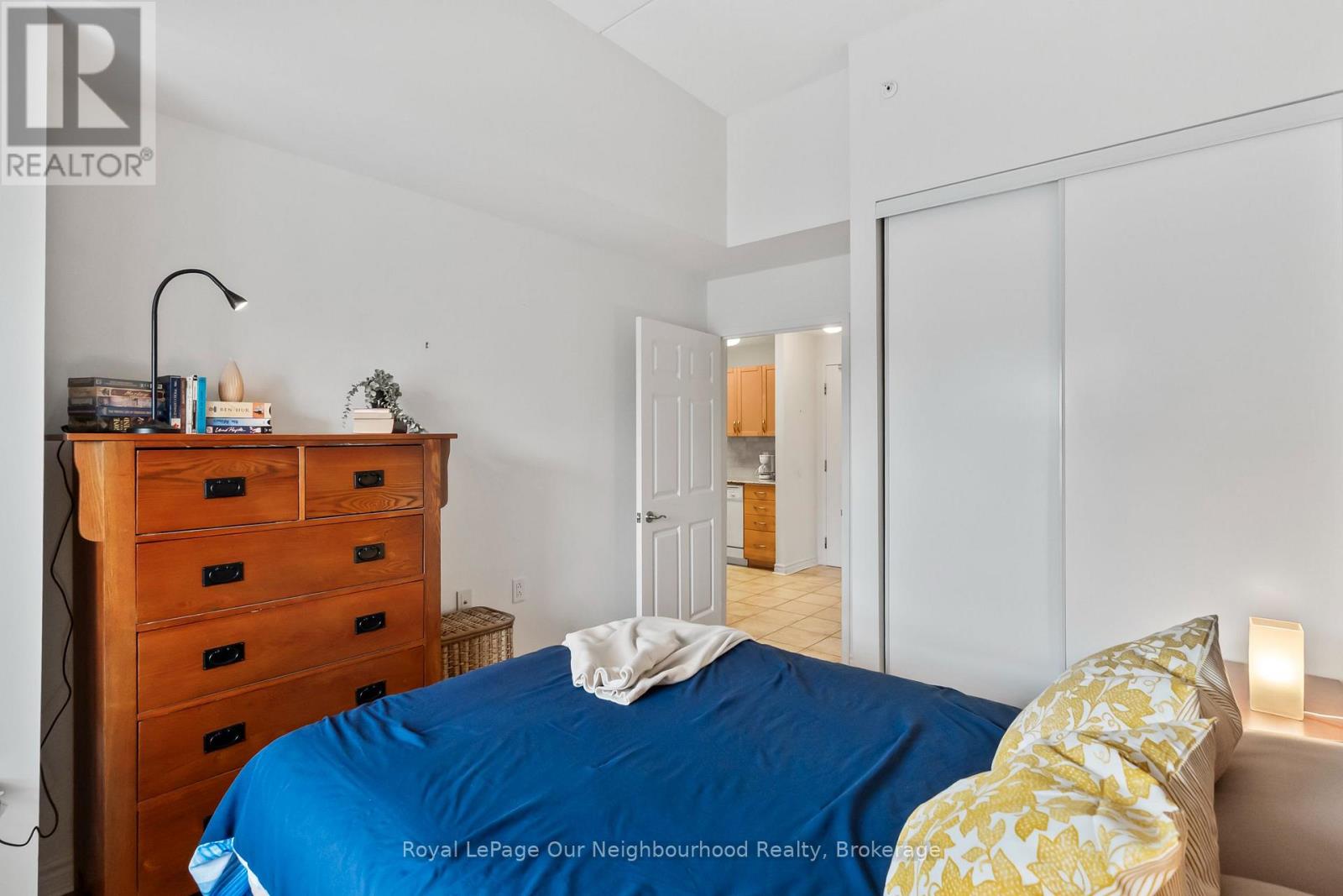 #425 240 CHAPEL STREET - 33