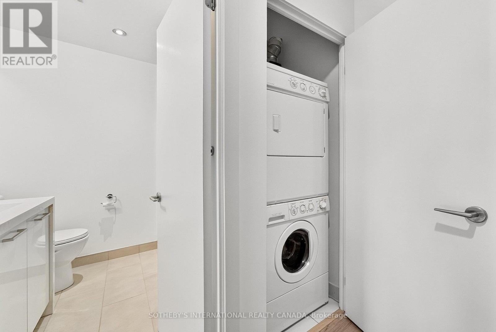 #406 319 CARLAW AVENUE - 22