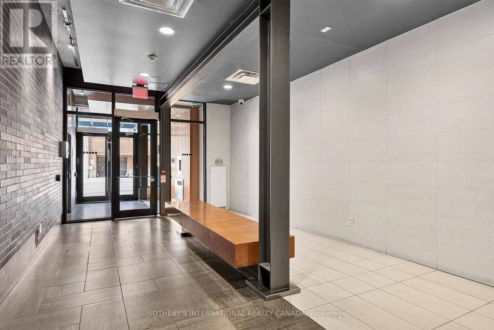 #406 319 CARLAW AVENUE - 26