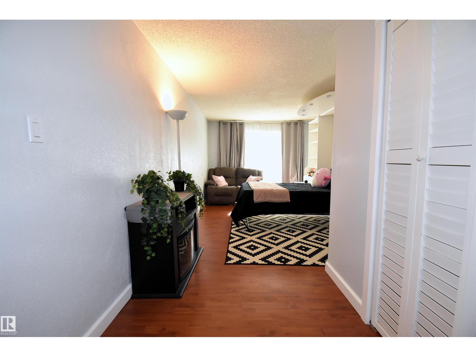 #102 11325 109 AV NW - 17