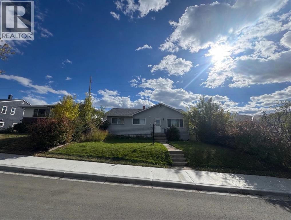 311 33 Avenue NE - 2
