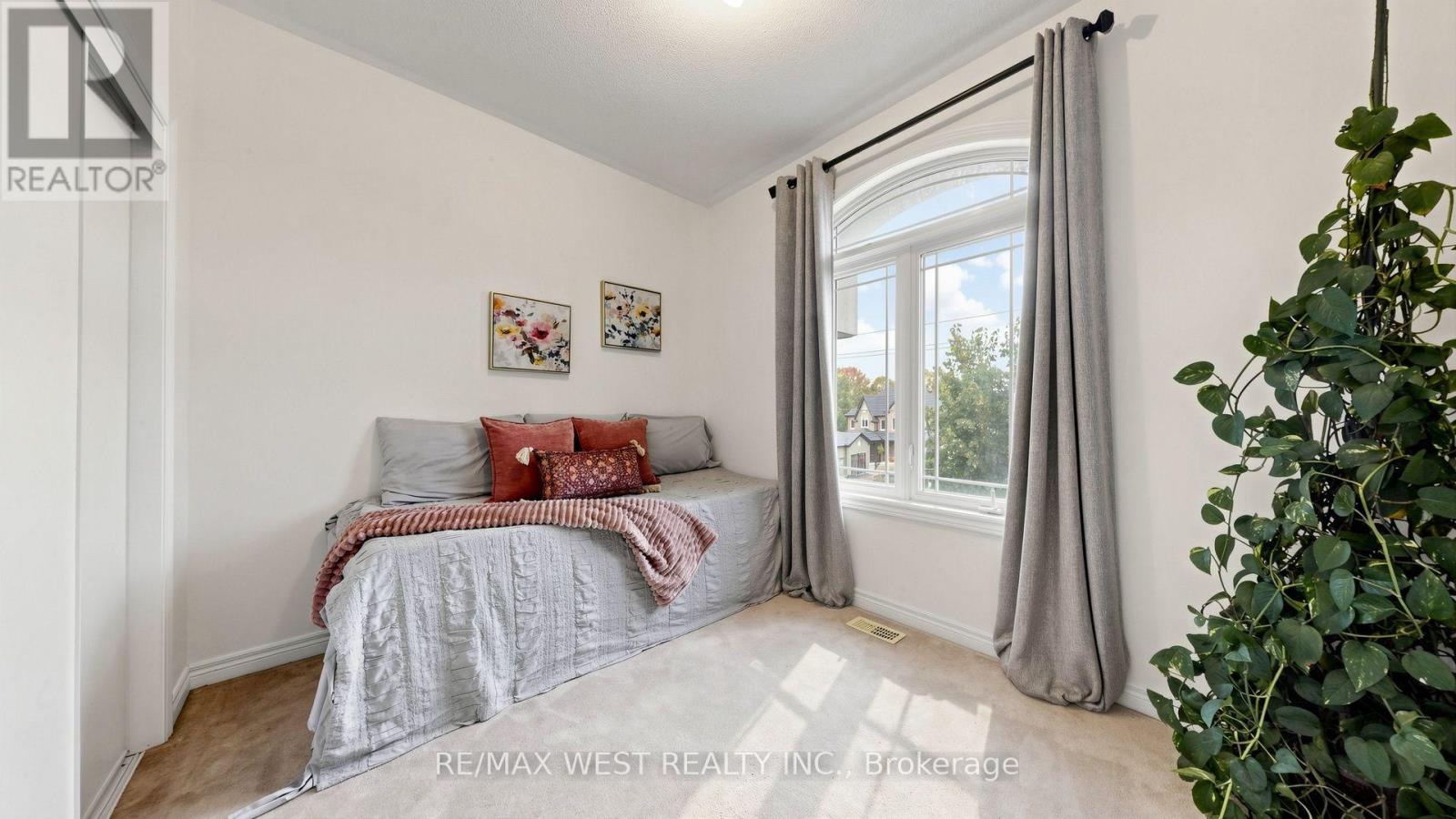 112 LAKE AVENUE - 32