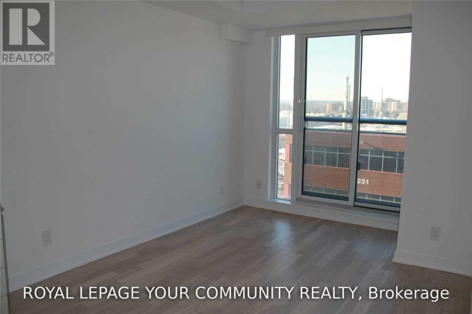 9201 Yonge Street — photo 4