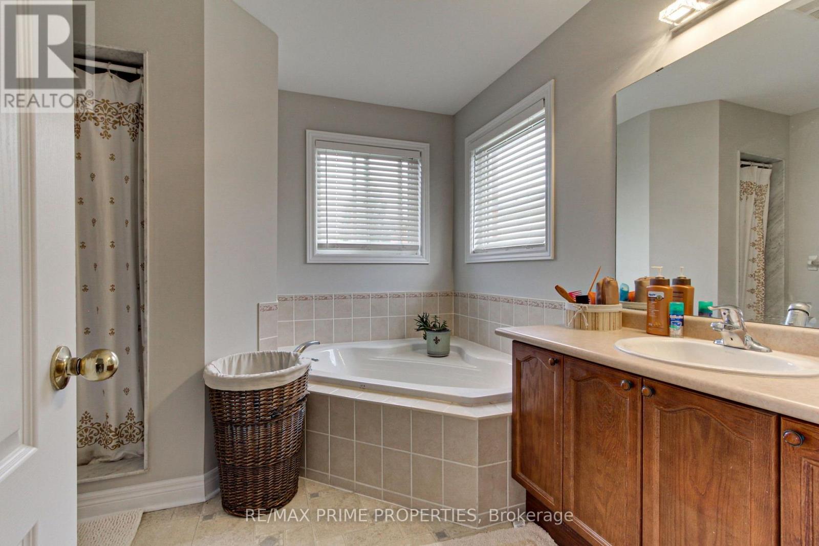64 Ian Drive, Georgina, ON photo 14