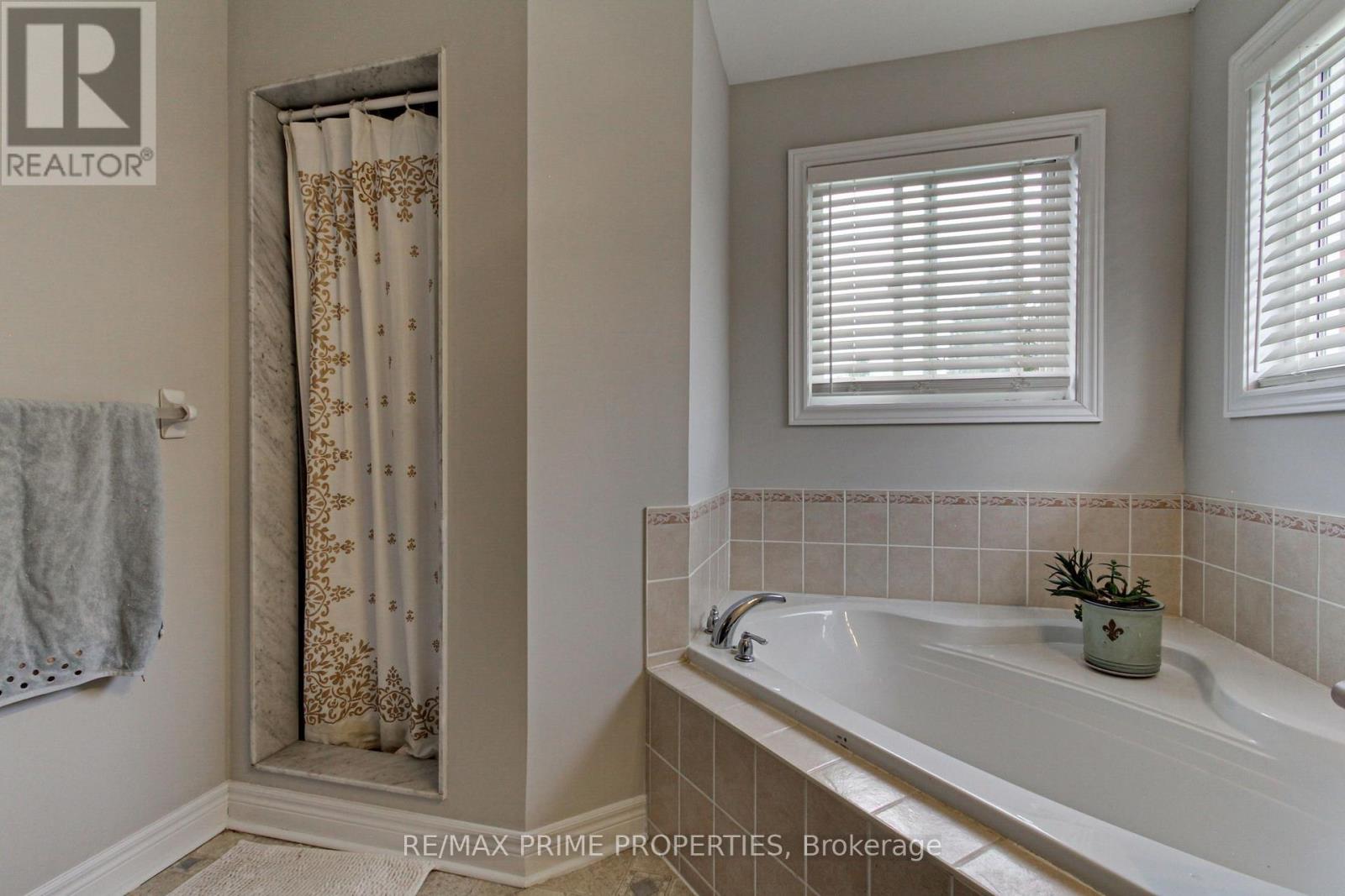 64 Ian Drive, Georgina, ON photo 15