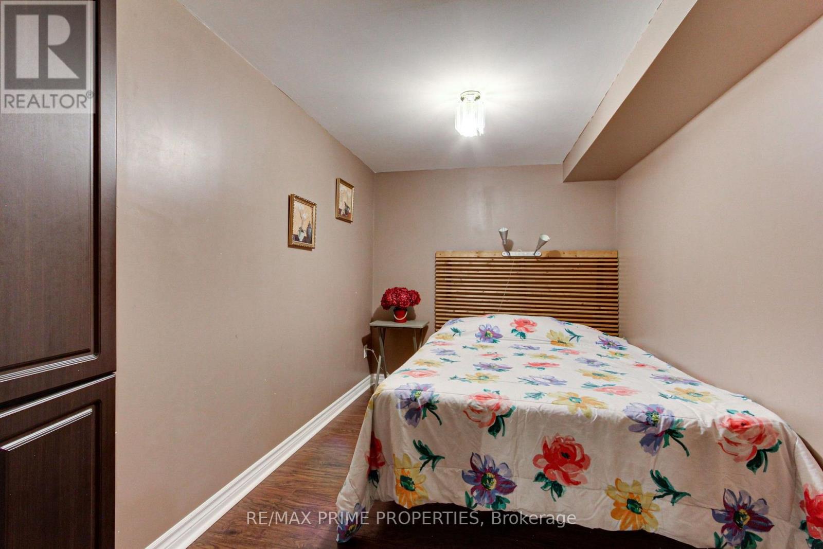 64 IAN DRIVE - 25