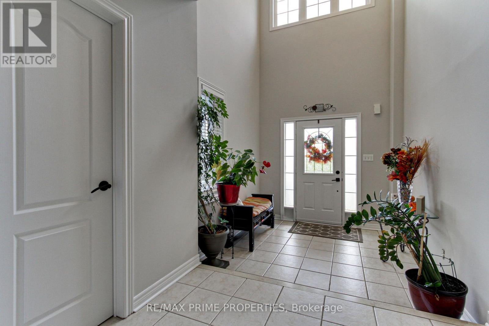 64 Ian Drive, Georgina, ON photo 3