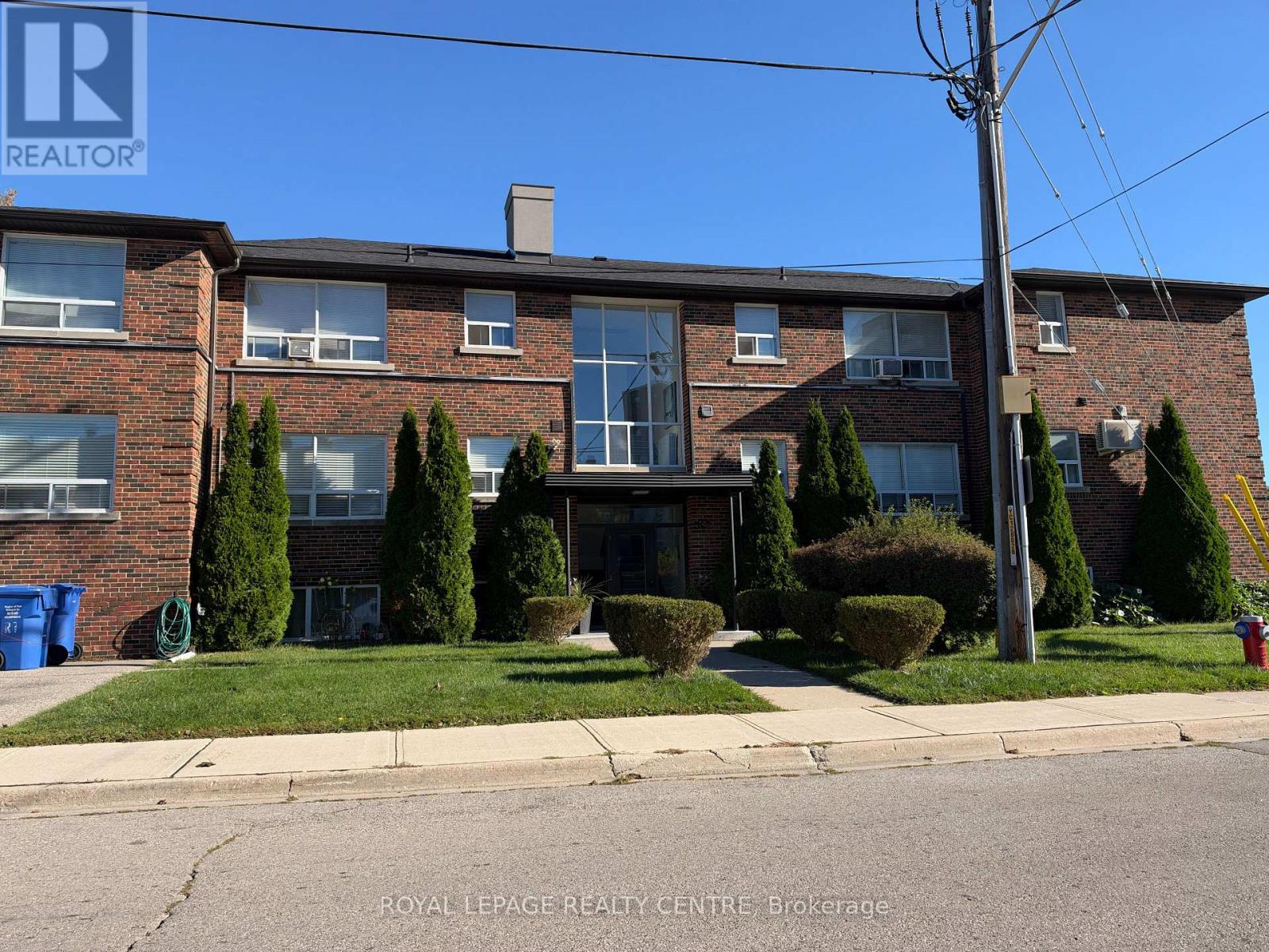 Photo of 342 Lakeshore Road