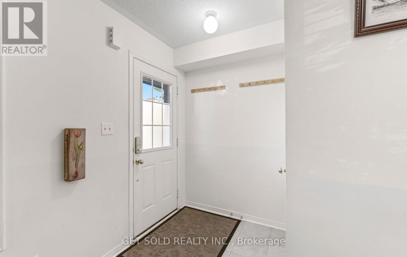 33 Sergio Marchi Street, Toronto, ON photo 3