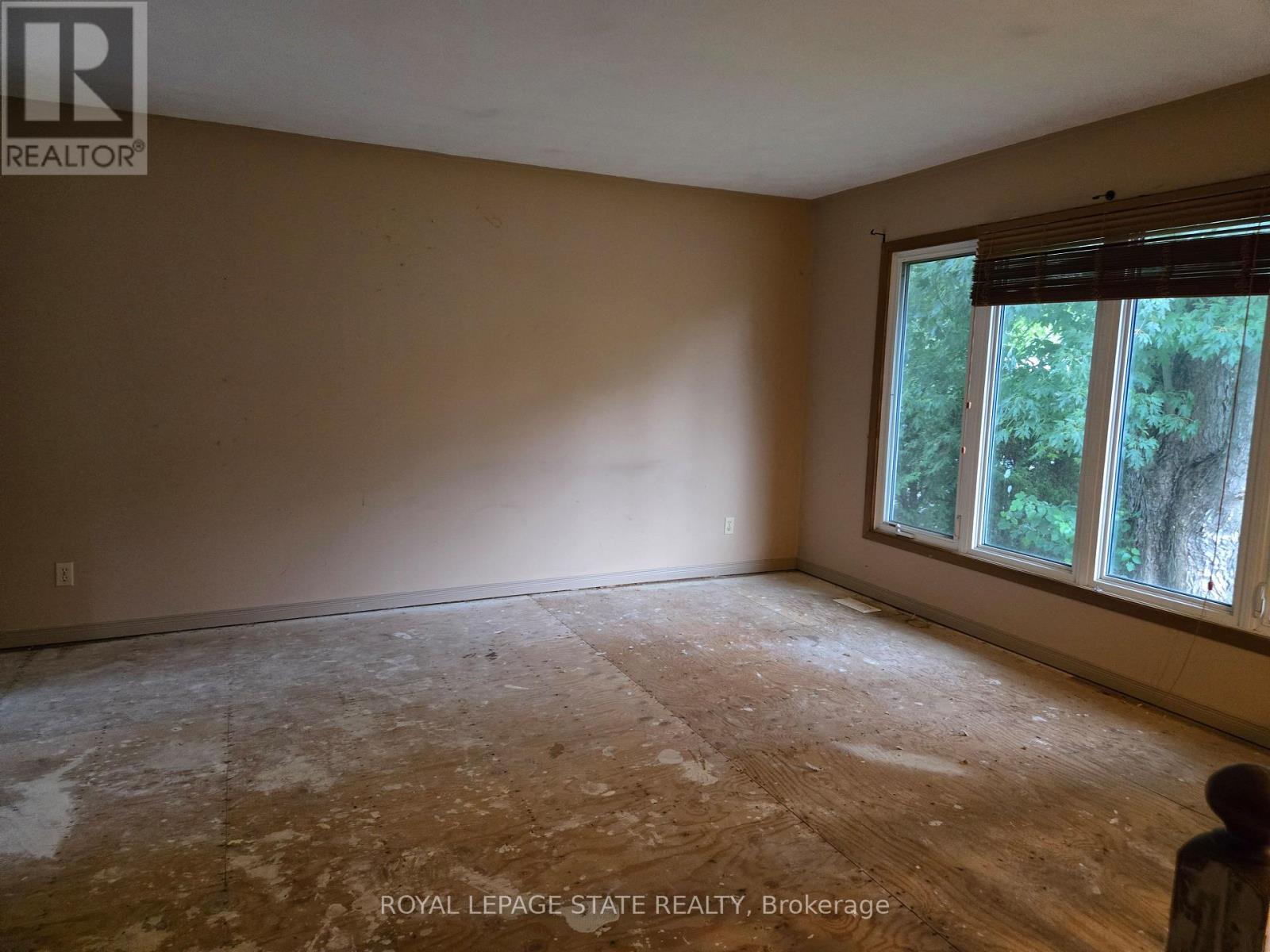 8 LYNDHURST AVENUE - 10