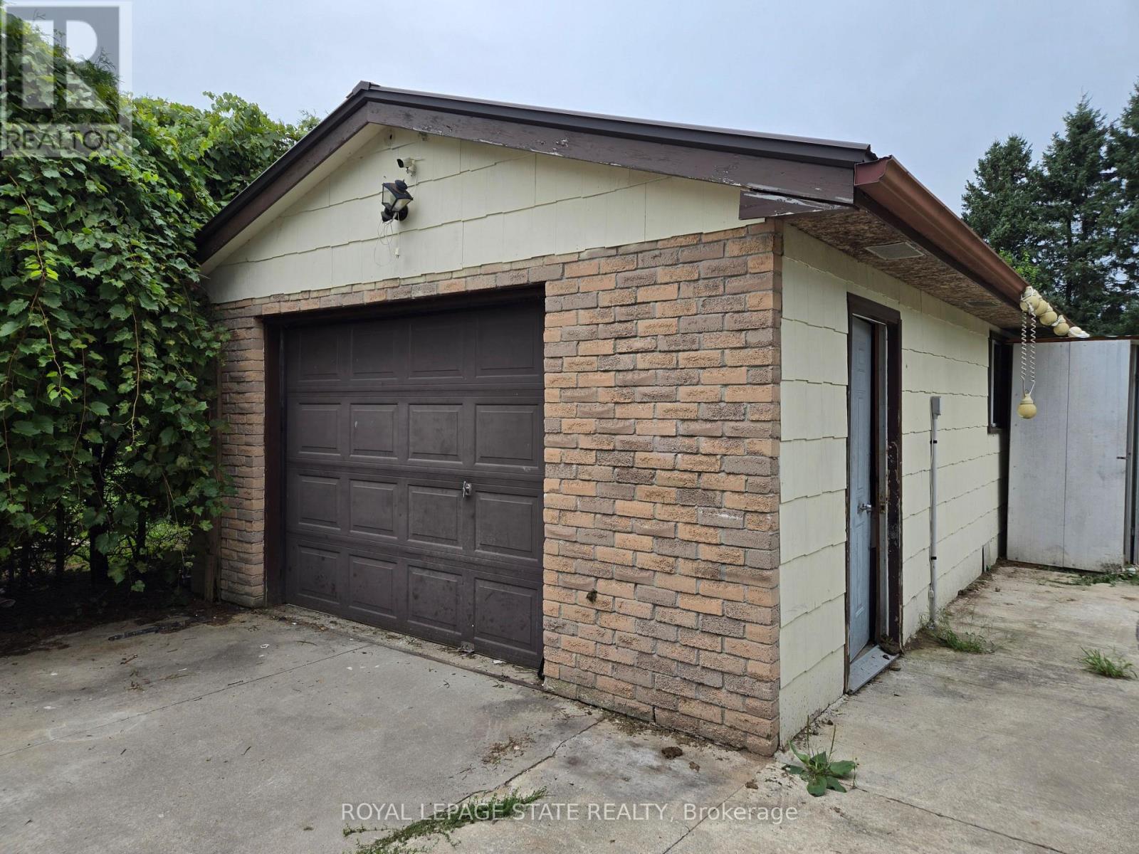 8 LYNDHURST AVENUE - 5