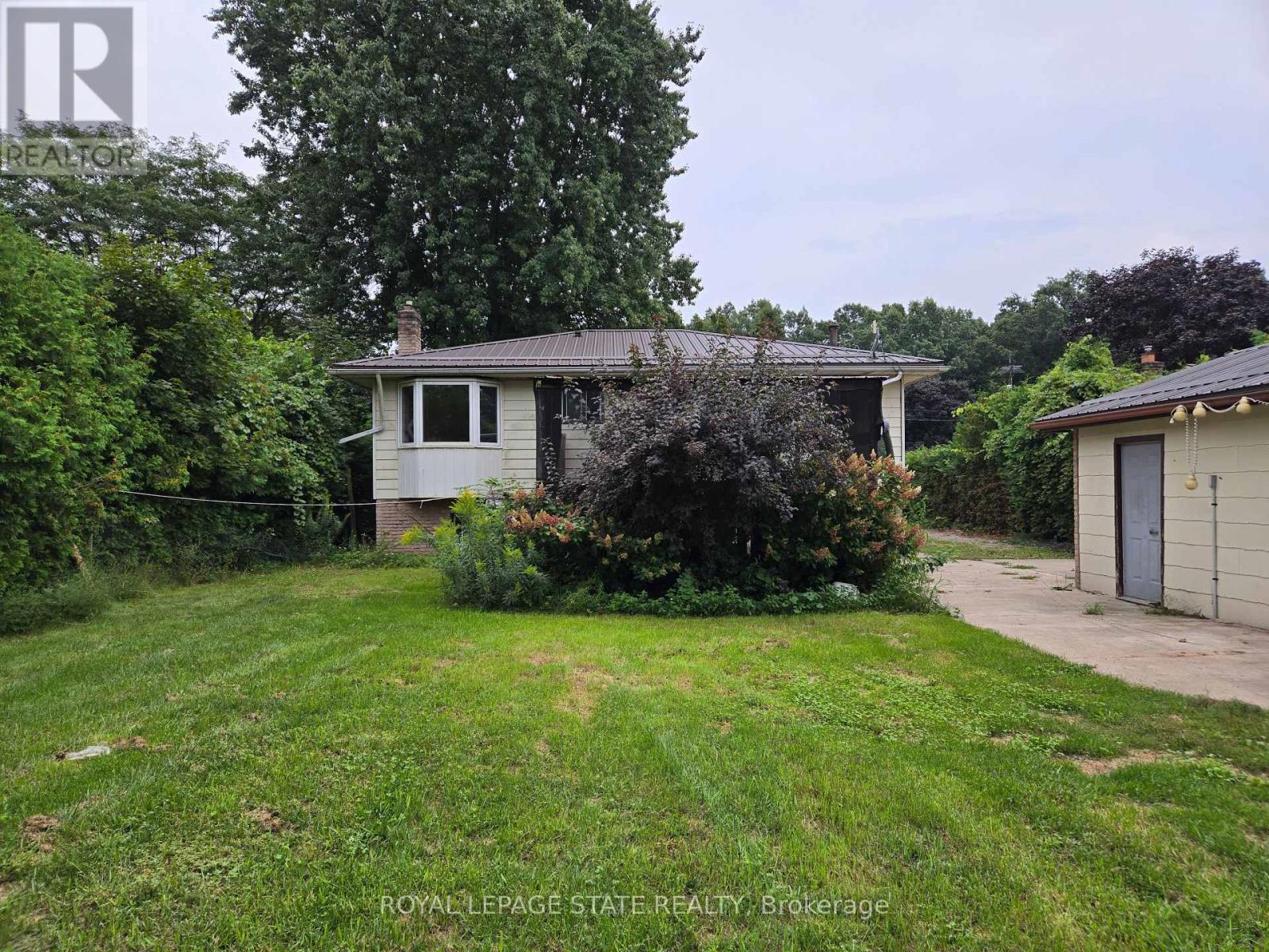 8 LYNDHURST AVENUE - 7