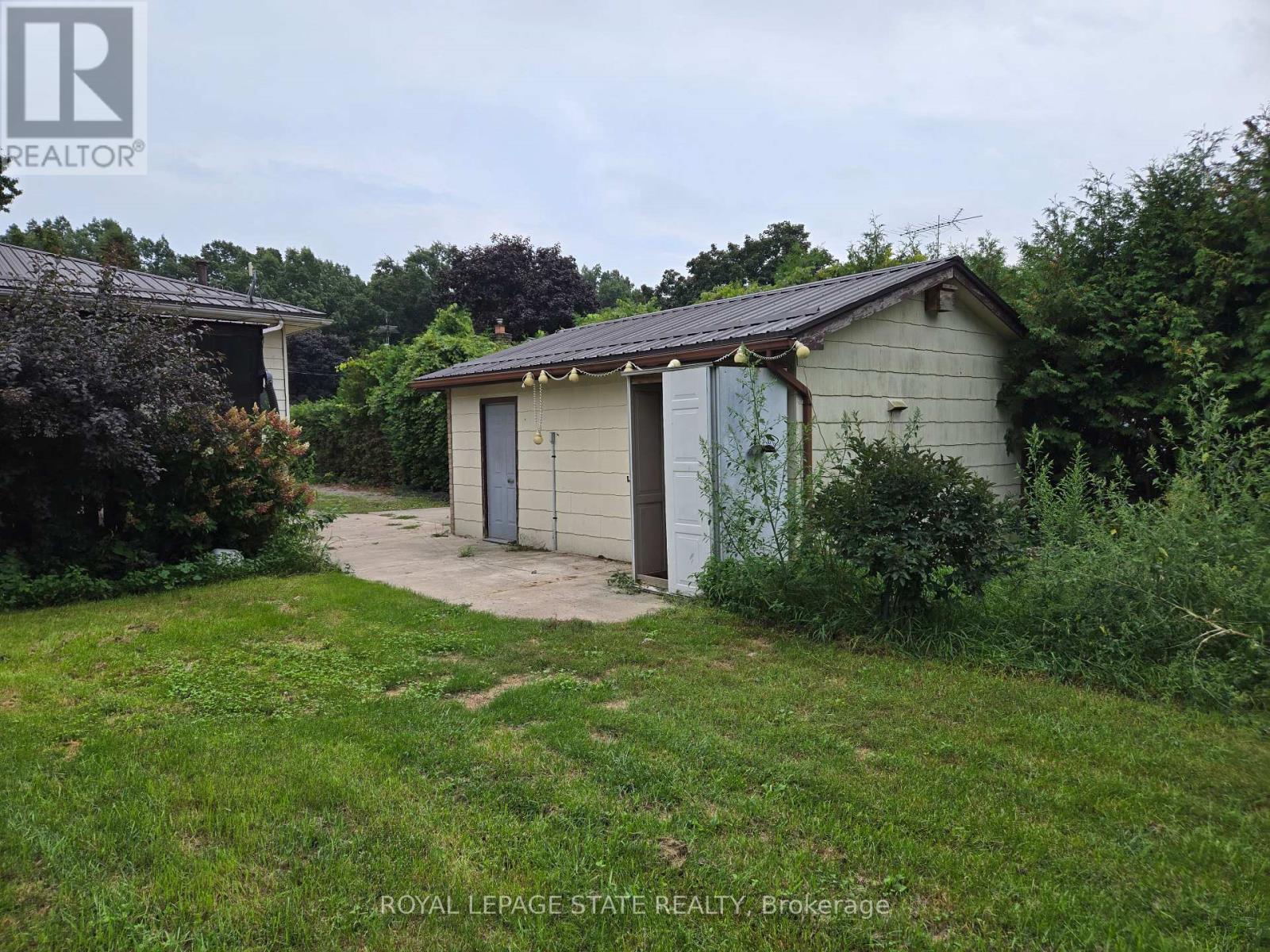 8 LYNDHURST AVENUE - 8