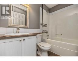 10646 Royal Oaks Drive E, Grande Prairie, AB T8V8G3 Photo 18
