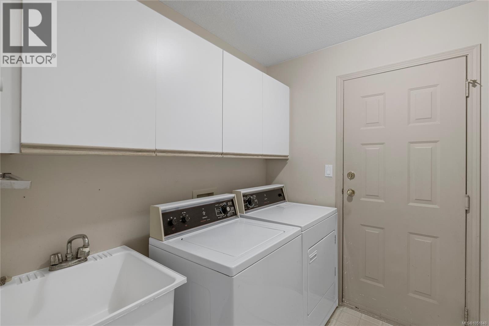 728 Banwell Crt - 17