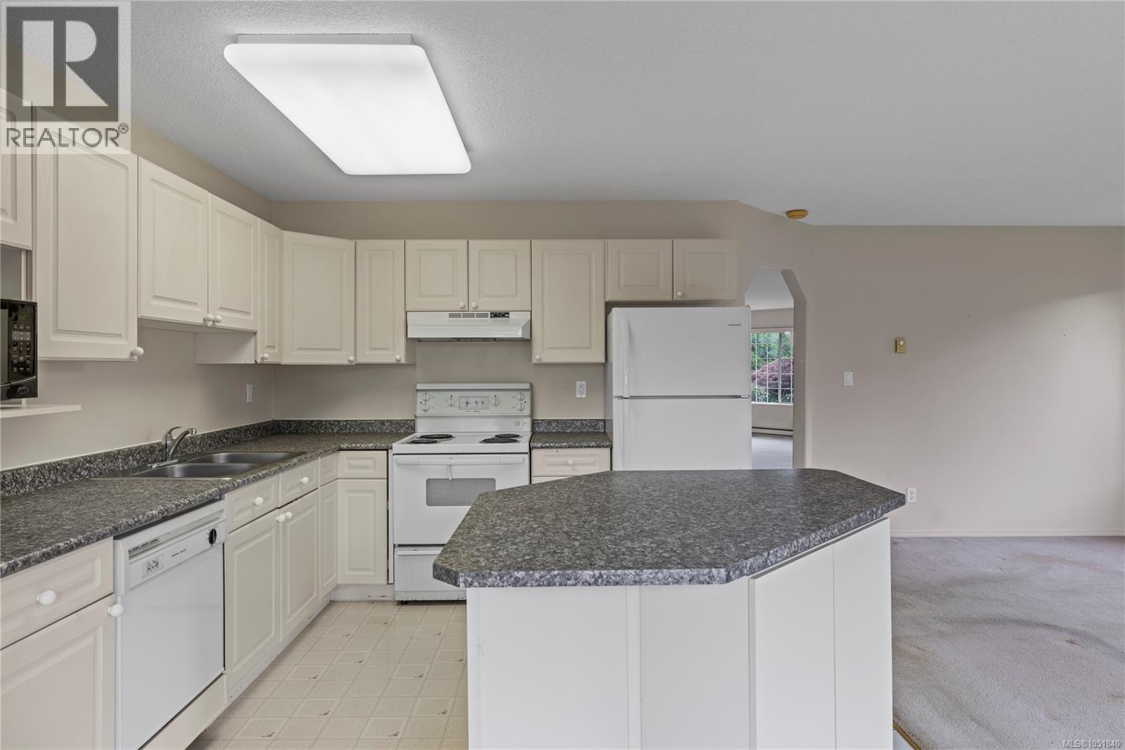 728 Banwell Crt - 2