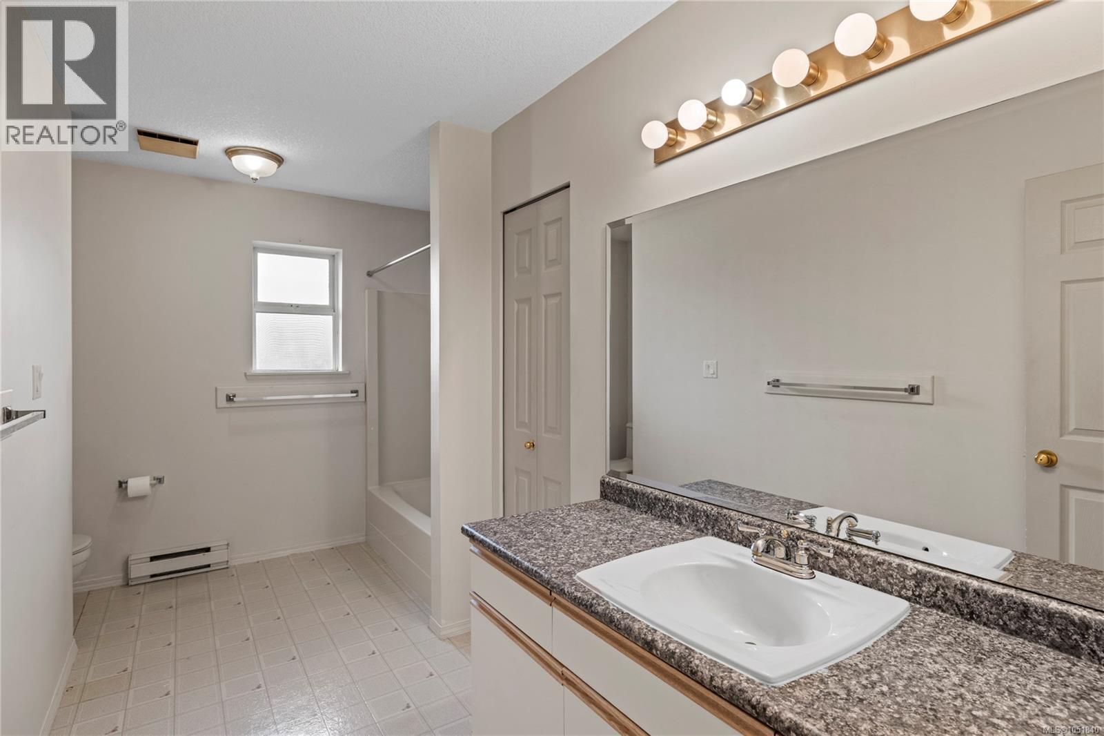 728 Banwell Crt - 13