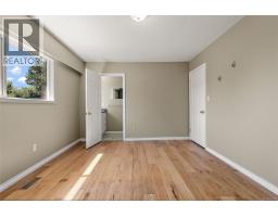 Ensuite - 1839 San Pedro Ave, Saanich, BC V8N2G3 Photo 12