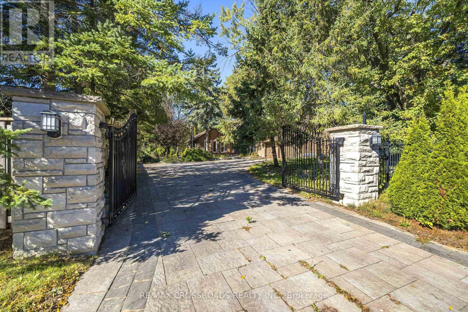 1910 Fairport Road, Pickering, ON photo 2