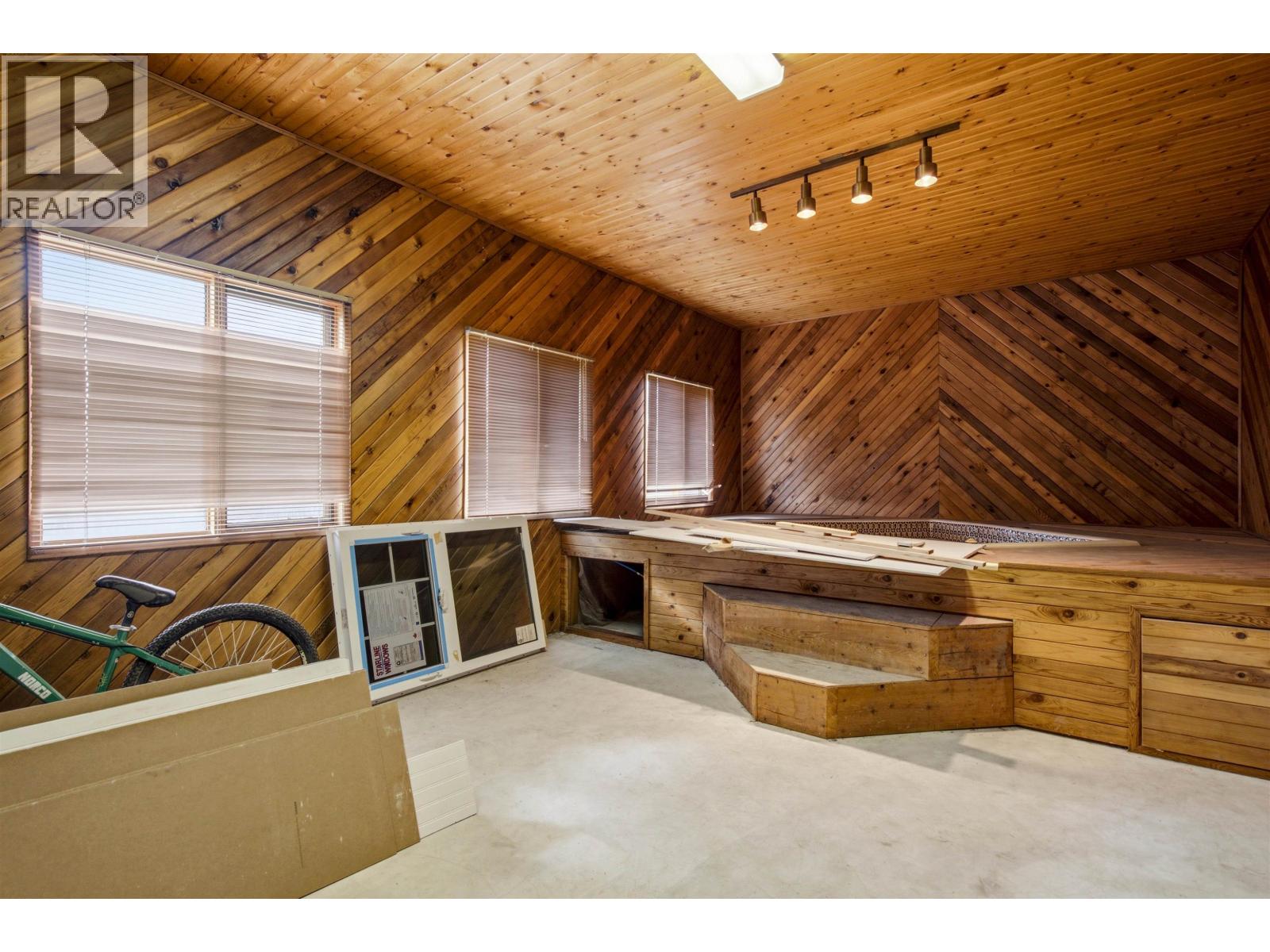 319 CLEARVIEW CRESCENT - 25