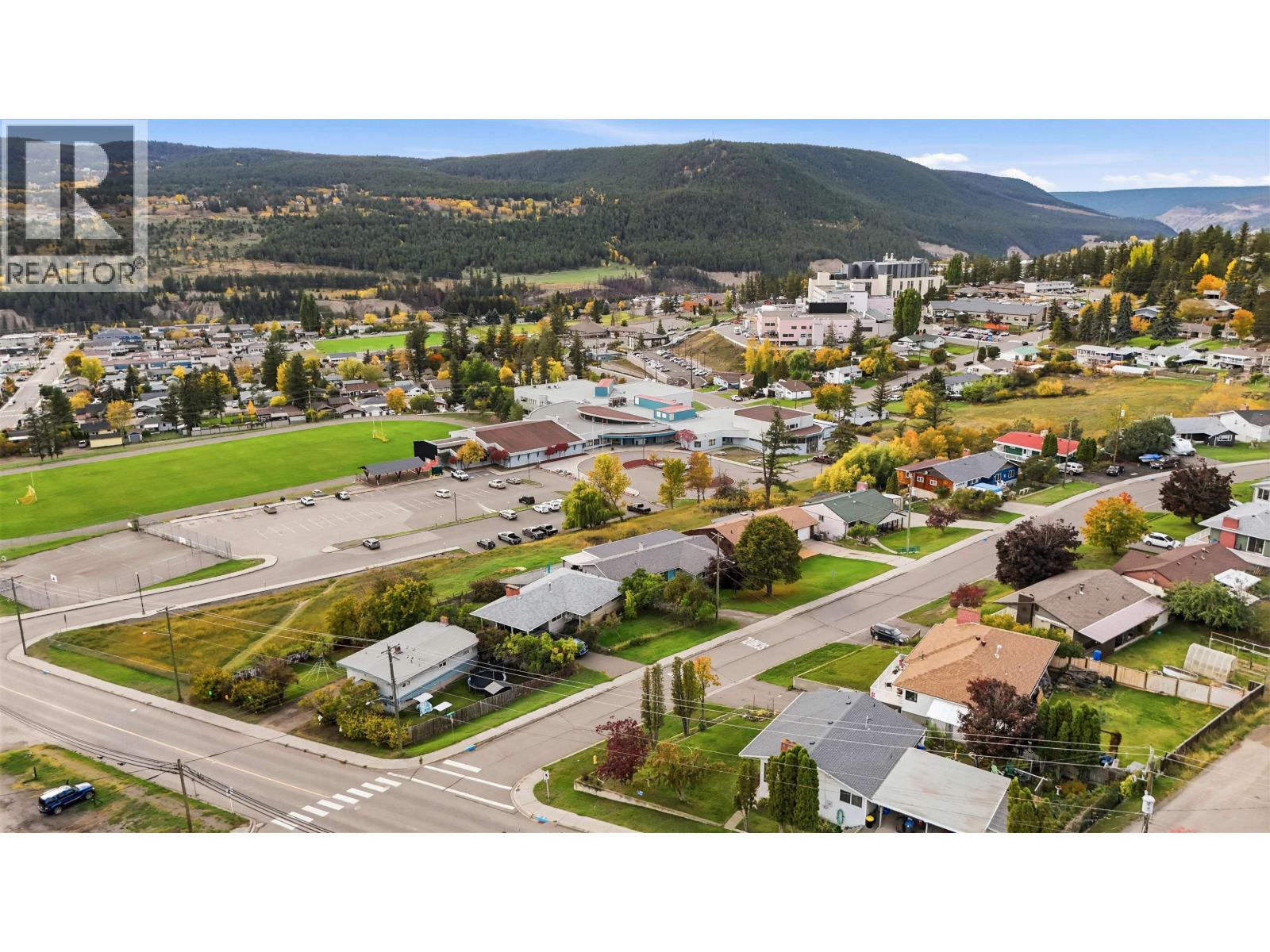 319 CLEARVIEW CRESCENT - 32
