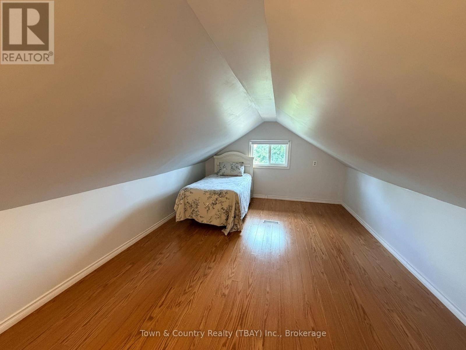 372 MARY STREET E - 14