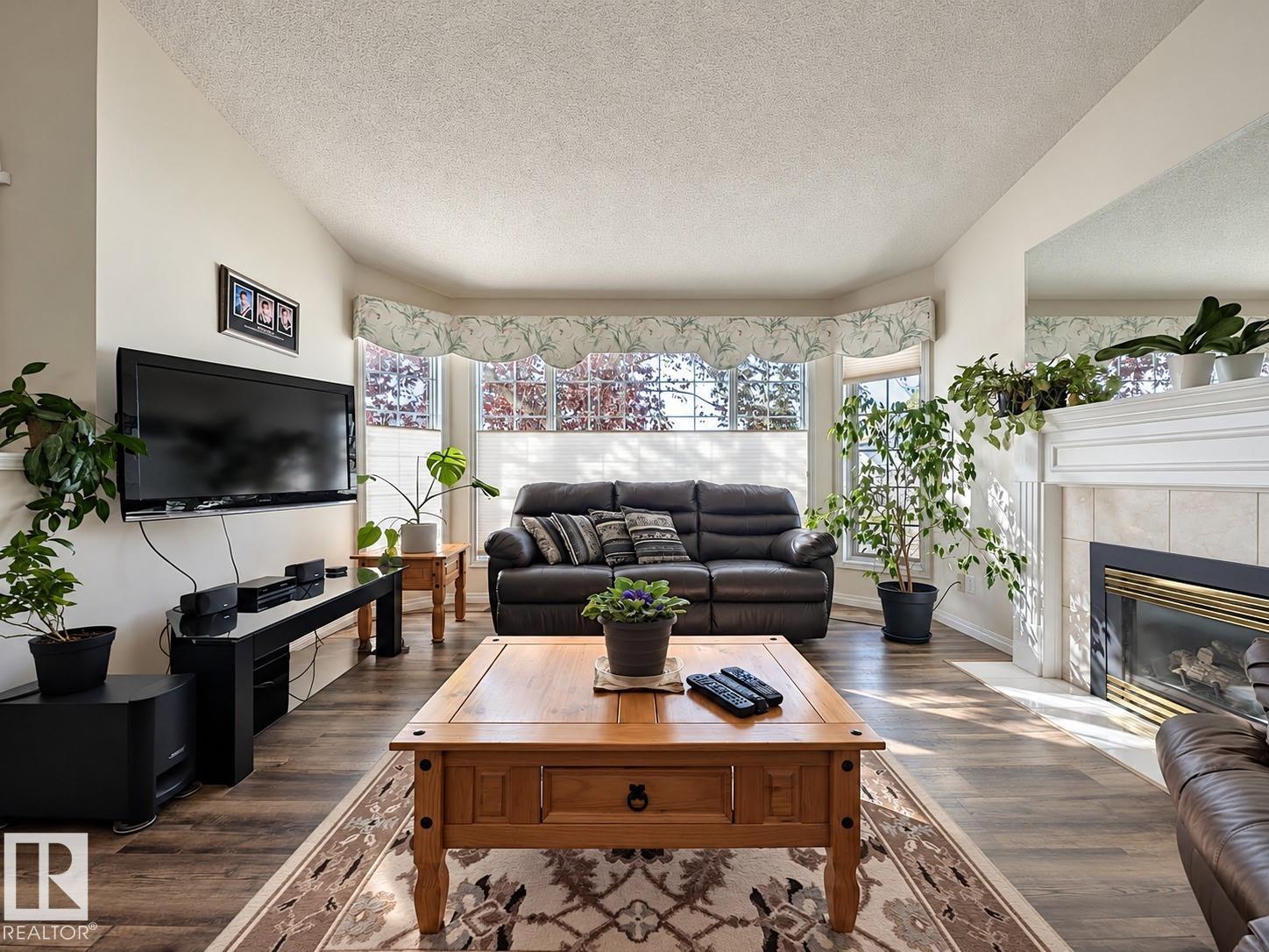 #25 20 DEERBOURNE DR - 4