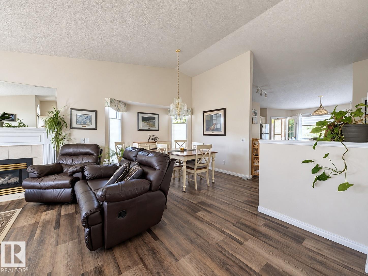 #25 20 DEERBOURNE DR - 2