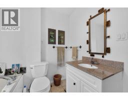 241 25 Avenue NE - photo 18