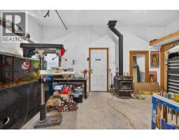 241 25 Avenue NE - photo 30