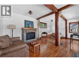 241 25 Avenue NE - photo 5