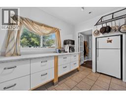 241 25 Avenue NE - photo 14