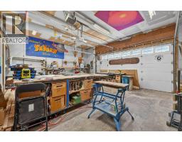 241 25 Avenue NE - photo 31
