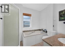 241 25 Avenue NE - photo 17