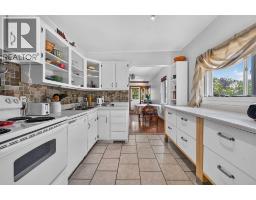 241 25 Avenue NE - photo 11