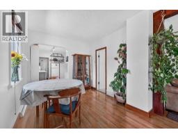 241 25 Avenue NE - photo 9