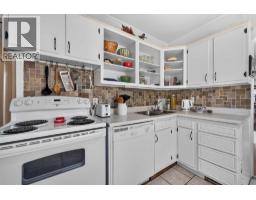 241 25 Avenue NE - photo 12