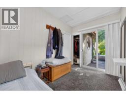 241 25 Avenue NE - photo 16