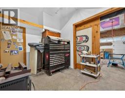 241 25 Avenue NE - photo 29