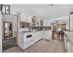 241 25 Avenue NE - photo 10